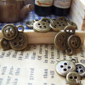 20 pcs of Antique Bronze Three Button Charms 13x14mm A3337