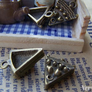 10 pcs of Antique Bronze Cake Slice Charms 14x15mm A1467