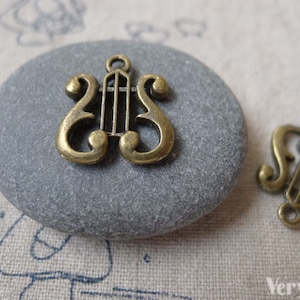10 pcs of Antique Bronze Musice Instrument Harp Charms  15x17mm A7036