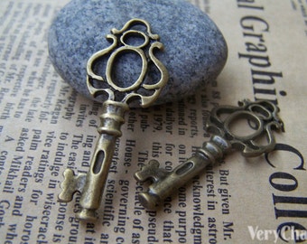 10 pcs of Antique Bronze Skeleton Key Charms Pendants 17x43mm A189