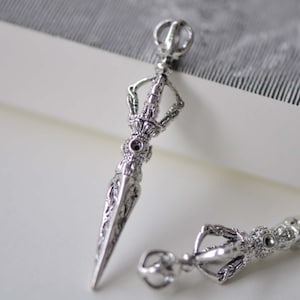 10 pcs of Antique Silver Vajra Dorje Cross Buddhism Charms 8x51mm A7680