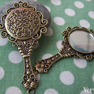 2 pcs Antique Bronze Fancy Victorian Hand Mirror Pendant 35x68mm A1782