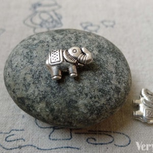 20 pcs Antique Silver Tiny 3D Elephant Beads Charms 9x13mm  A6461