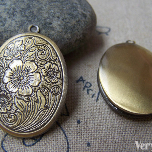 Victorian Flower Locket Antique Bronze Oval Photo Locket Pendentif Ensemble de 4 A3621