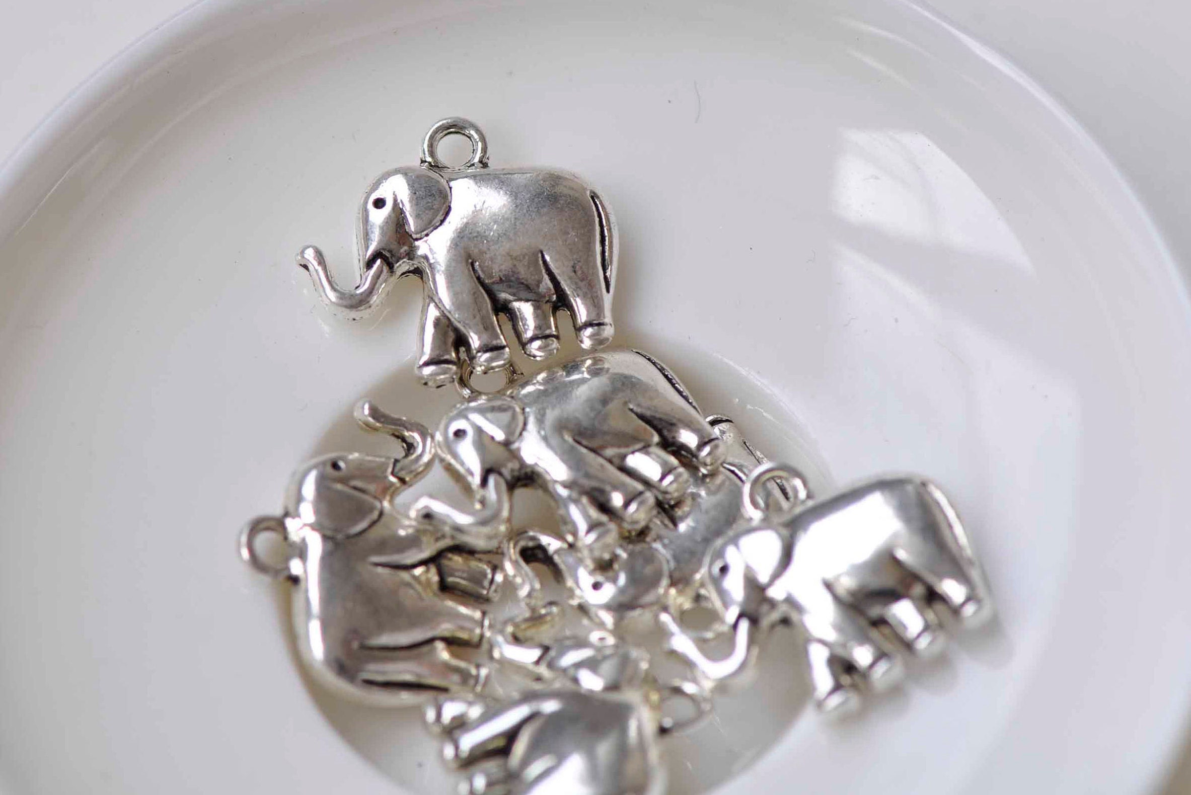3D Elephant Pendants Antique Silver Animal Charms 20x24mm