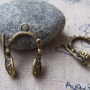 10 pcs of Antique Bronze Mini Headphone Charms 18x21mm A3878