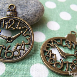 10 Stück antike Bronze filigrane Uhr Anhänger Charms 30x39mm A476