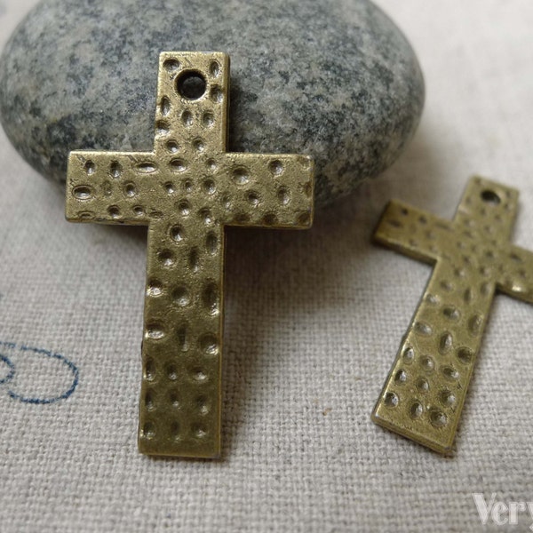 10 pcs of Antique Bronze Textured Cross Charms Pendants 19x31mm  A5981