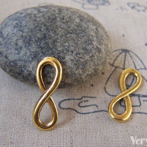 10 pcs of Antique Gold Figure 8 Connector Charms 8x23mm A5411