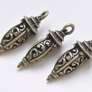 Antike Bronze 3D filigrane Laterne Lampe lange Anhänger Charms 11x35mm