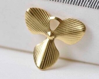 20 pcs Raw Brass Three Leaf Flower Charms Stamping Embellishments 18mm A8972