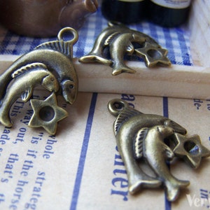 SALE 10 pcs of Antique Bronze Pisces The Fish Constellation Charms 18x25mm A2709