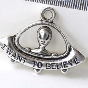 Silver Alien UFO Spaceship Charms Sci-Fi Pendants 23x30mm Set of 10 pcs A8203