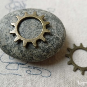 20 pcs Antique Bronze Gearwheel Charms Steampunk Connectors 20mm A6541