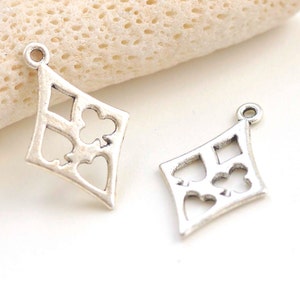 Breloques de costume de carte de poker, finition argent antique, forme de diamant, 17x26mm, lot de 30