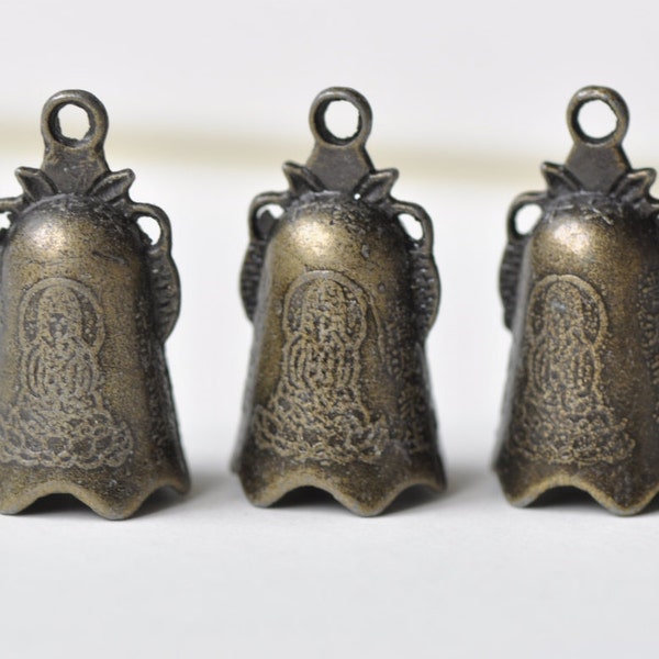 10 pcs of Antique Bronze Traditional Chinese Bell Pendants Buddhism Charms 18x29mm A500