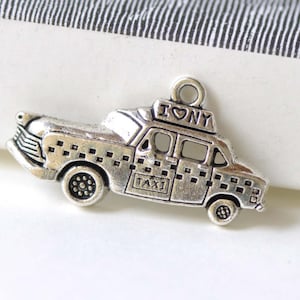 アンティーク シルバー タクシー チャーム 17 x 33 mm 10 個セット A8241