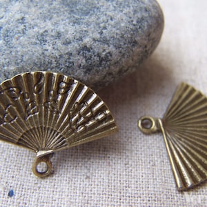 20 pcs of Antique Bronze Chinese Folding Fan Charms 17x24mm A3601