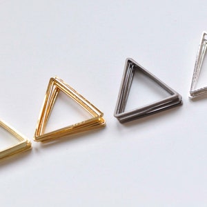 50 szt. surowego mosiądzu/złota/antycznego brązu/srebra bezszwowe trójkątne zawieszki 15 mm/17 mm/20 mm/24 mm/29 mm
