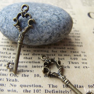 10 pcs of Antique Bronze Skeleton Key Charms 10x30mm A193