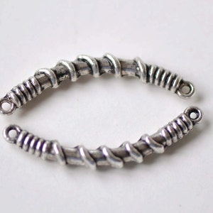 Barra di torsione curva connettori argento antico arrotolato Link 30mm Set di 30 A7958