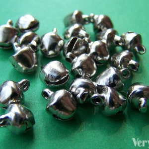 50 pcs of Silvery Gray Nickel Tone Round Bells 6mm A3862
