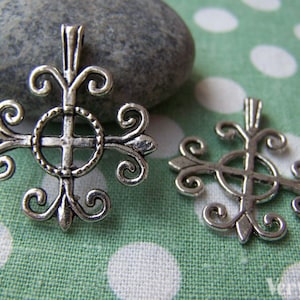 10 pcs of Antique Silver Filigree Lily Flower Cross Charms 25x26mm A1023