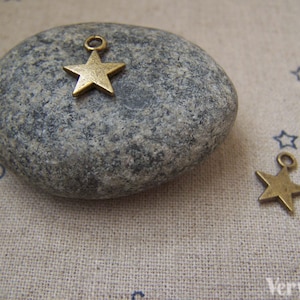 50 Stück antike Bronze einfache leere Stern Charms 8mm A3086