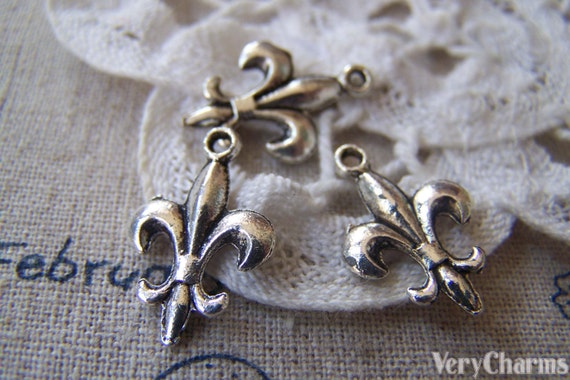 20 Pcs of Antique Silver Lovely Flower Lily Charms 12x18mm A2336