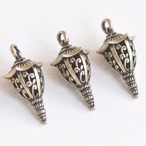 Antik Bronze 3D Filigran Laterne Lampe Lange Anhänger Charms 11x31mm