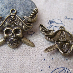 5 pcs of Antique Bronze Pirate Captain Skull Pendants Charms 32x45mm A1620