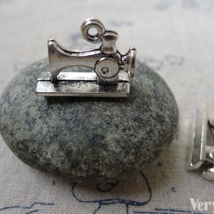 20 stuks van antiek zilver naai machine Charms 14x19mm A6624