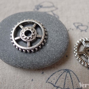 30 pcs Antique Silver Mechanical Watch Movement Gear Wheel Charm 18mm A7090