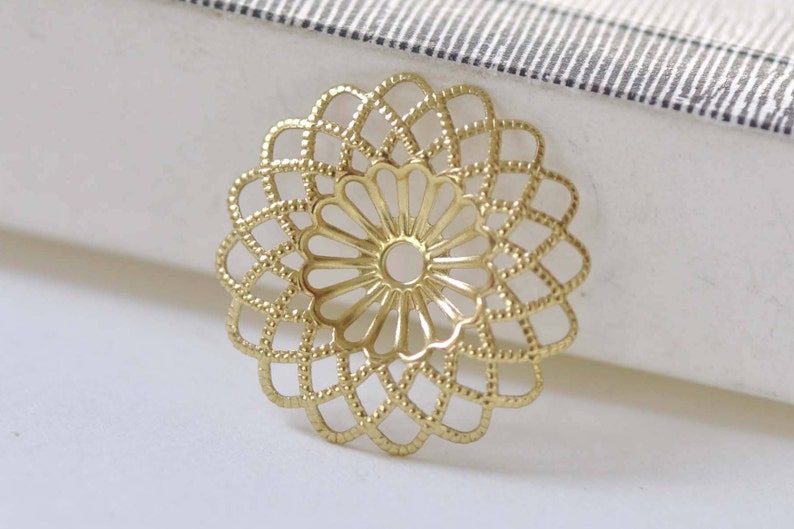 20 pcs Raw Brass Round Sunflower Floral Stampings Embellishments 22mm A8862