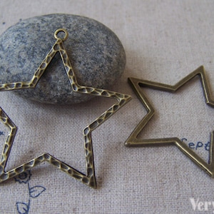 10 Stück Bronze Stern Rahmen Charms strukturierte Anhänger 42mm A4156