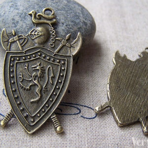 4 pcs of Antique Bronze Shield Badge Charms Pendants 28x43mm A263
