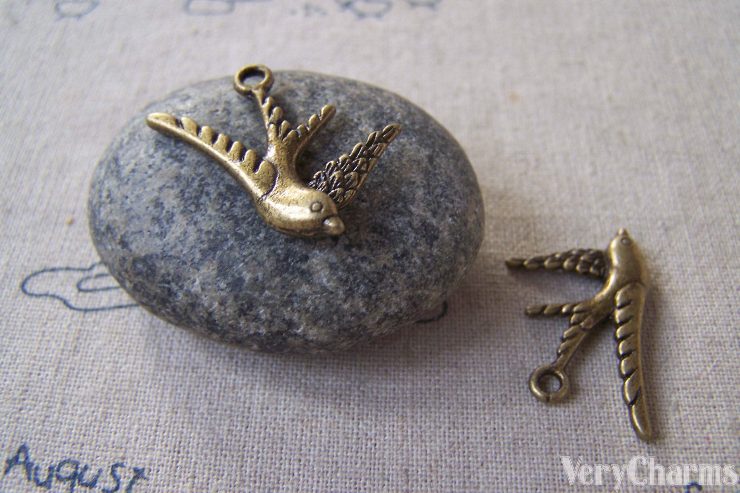 10 Antique Bronze Pewter Hummingbird Charms - 18x15mm Flying Bird Beads For Jewelry