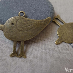 10 pcs of Antique Bronze Flat Bird Charms 27x33mm A278