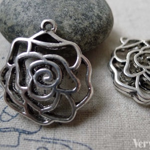 5 pcs of Antique Silver 3D Filigree Rose Flower Charms Pendants 25x26mm A6361