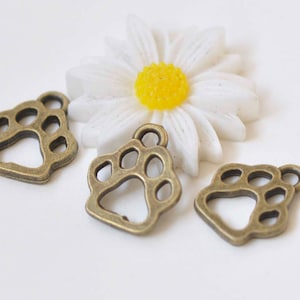 20 pcs Antique Bronze Bear Paw Print Charms 11x13mm A508