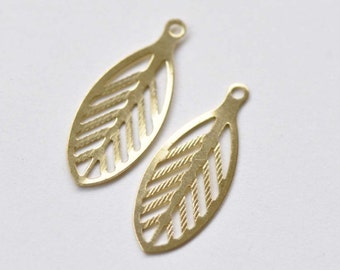 30 Stück Rohmessing Filigree Blatt Charms Stanzen Verzierungen 9 x 23 mm A8579