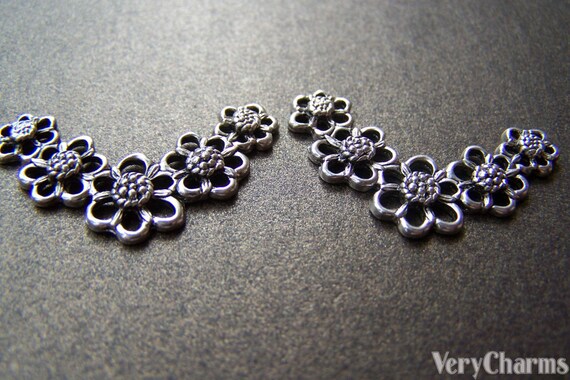 10 Pcs of Antique Silver V Shaped Five Flower Connectors Charms