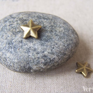 50 pcs of Antique Bronze 3D Star Spacer Beads 8mm A4579