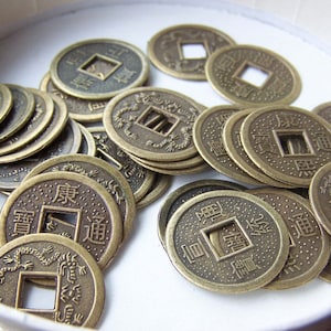 50 pcs of Antiqued Bronze Traditional Chinese Qing Dynasty Coin Charms 19mm A532