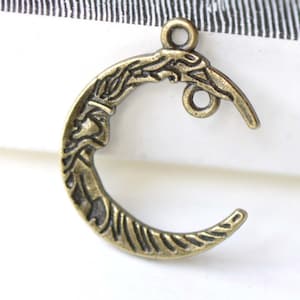Moon Face Connectors Antique Bronze Crescent Pendants 21x26mm Set of 20 A8224