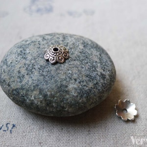 50 pcs of Antique Silver Textured Coil Flower Bead Caps Findings  8mm A5579