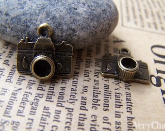 10 pcs of Antique Bronze Tiny Camera Charms 15x15mm A1788