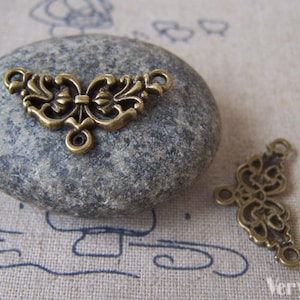 20 pcs of Antique Bronze Lovely Flower Connector Charms 14x26mm A4496