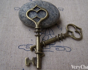 10 pcs Heart Skeleton Key Antique Bronze Charms Pendants 21x60mm  A173
