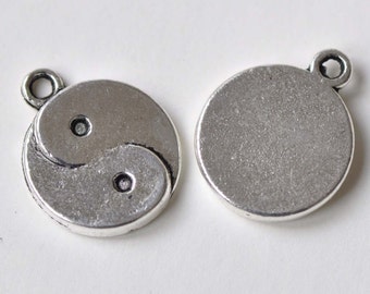 Antique Silver Tai Chi Yin-Yang Charms Pendants  15mm Set of 20 A8408